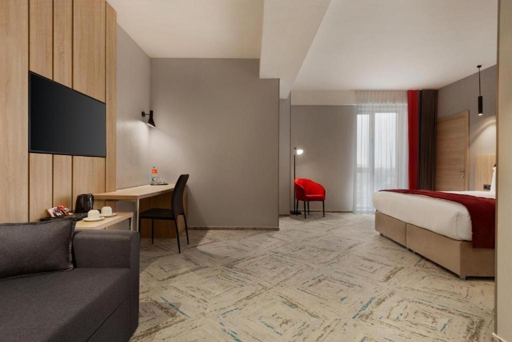 Ramada By Wyndham Targu Jiu Hotell Eksteriør bilde
